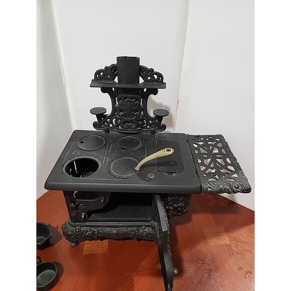 Vintage Royal Kenton Salesman Sample Child Cast Iron Stove - Picture 5 of 16